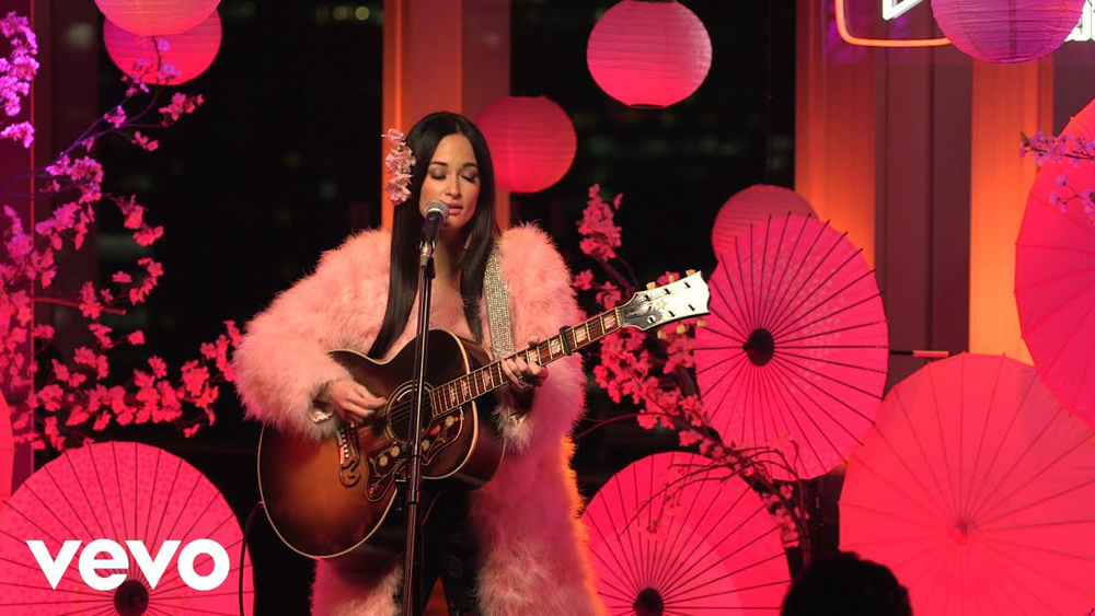 Kacey Musgraves – Love Is A Wild Thing (Live From Tokyo)